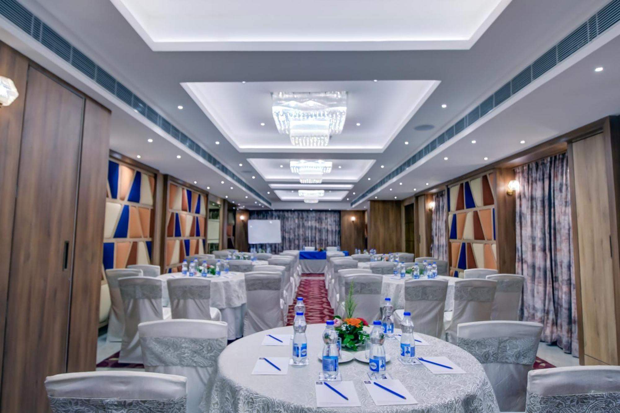 Cozzet Victoria Hotel Μπουμπάνεσβαρ Εξωτερικό φωτογραφία