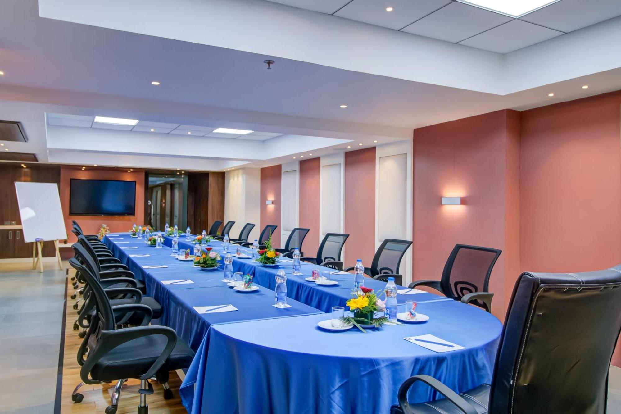 Cozzet Victoria Hotel Μπουμπάνεσβαρ Εξωτερικό φωτογραφία
